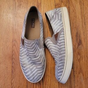 OluKai Pehuea Pai Slip On Sneakers 7.5 Gray White Faded Chevron Print Loafers